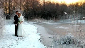 Trouwdag met sneeuw voor Henri en Patricia te Barneveld