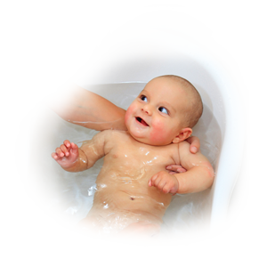 Newbornvideo - Baby geniet in badje
