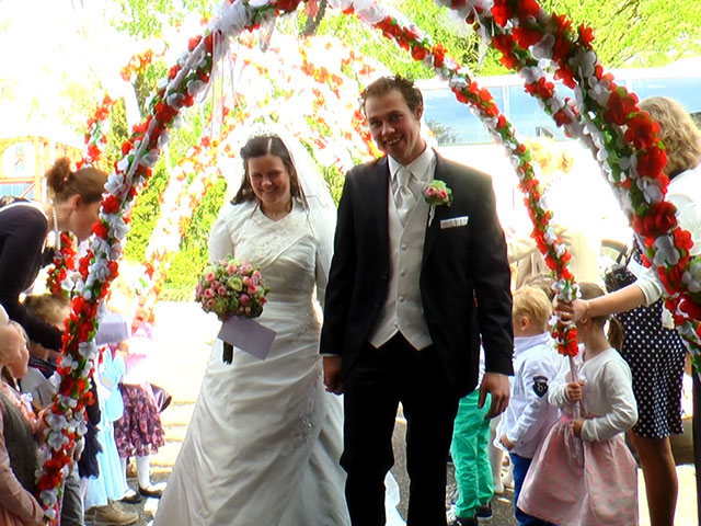 Videograaf huwelijk Niels en Madieke - Aankomst de Molen - Harskamp
